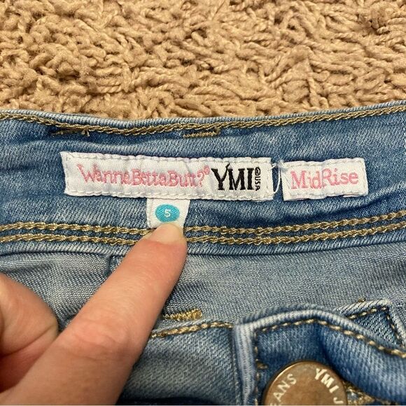 YMI WannaBettaButt? Blue Jean Shorts Juniors Size 5 Mid Rise Soft Stretchy - Picture 4 of 7